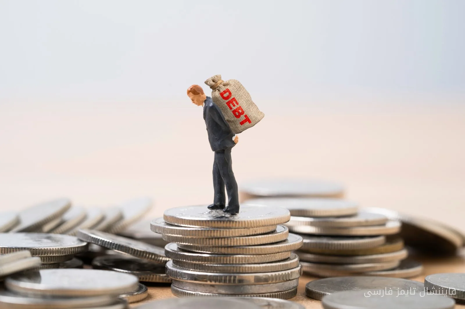دلار در آستانهٔ عملیات خرید دولت، کاهش می‌یابد
